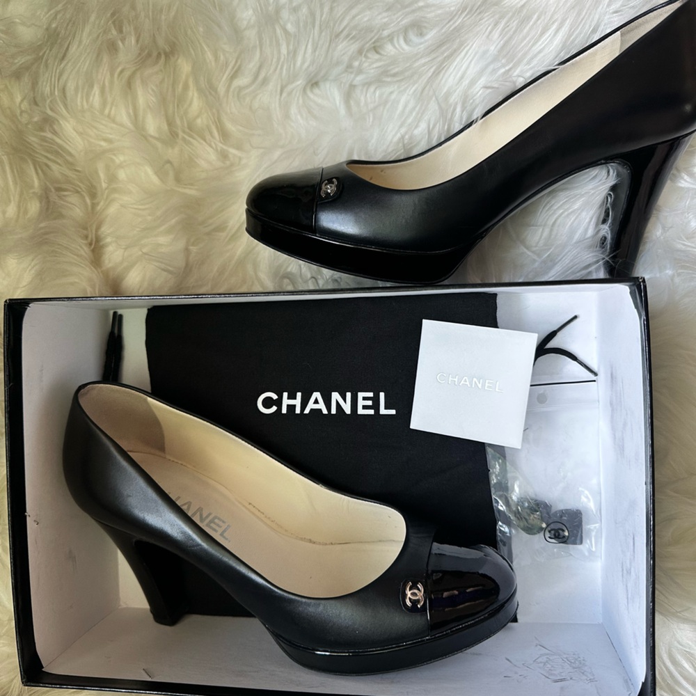 CHANEL Black Leather Cap-Toe Heels